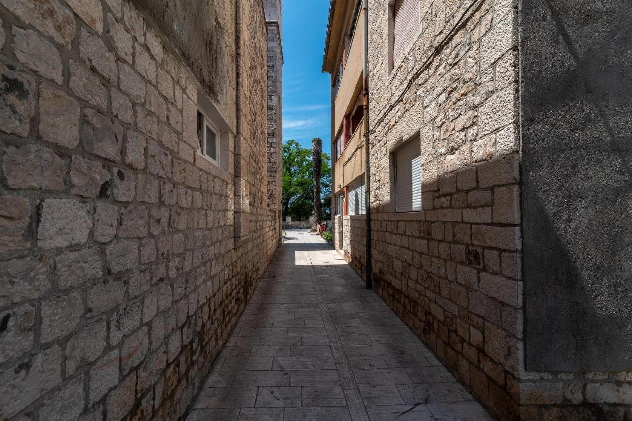 Apartment Bruno Trogir Exterior photo